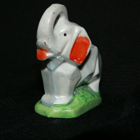 Vintage elephant toothpick holder storage - trunk up - Japan - Picture 6 of 6